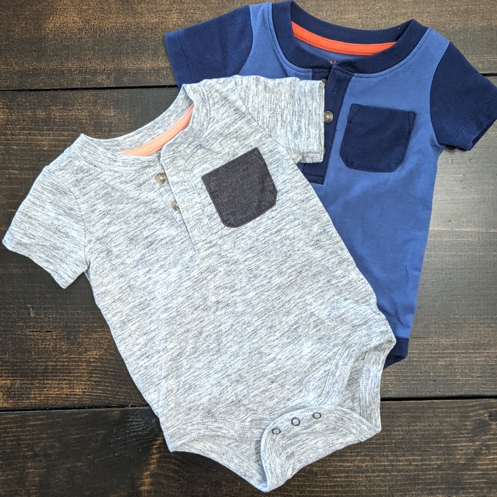 0-3mo Set of 2 Cat & Jack onesie tshirts. Gray and Blue.
